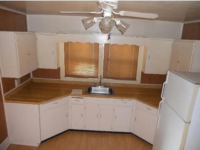 Building Photo - 406 Clifty St