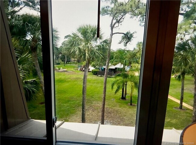 Foto del edificio - 1800 SE St Lucie Blvd