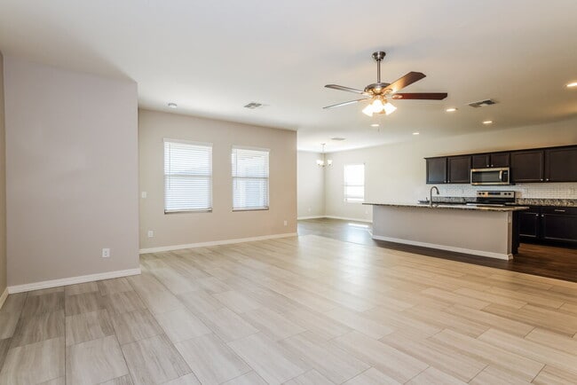 Building Photo - 37317 W Bello Ln