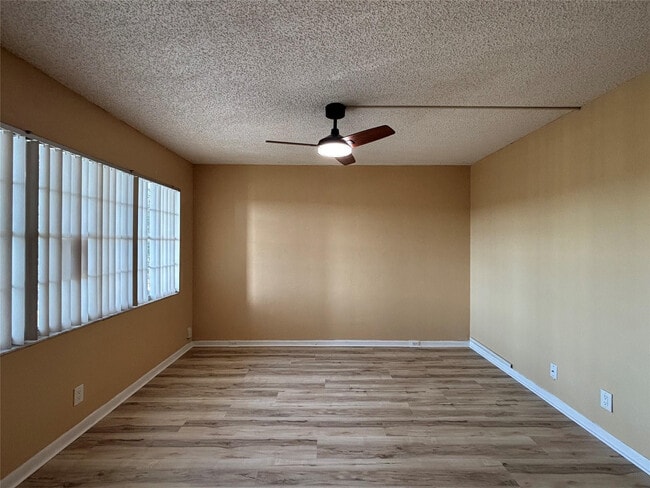 Foto del edificio - 1401 SW 135th Terrace