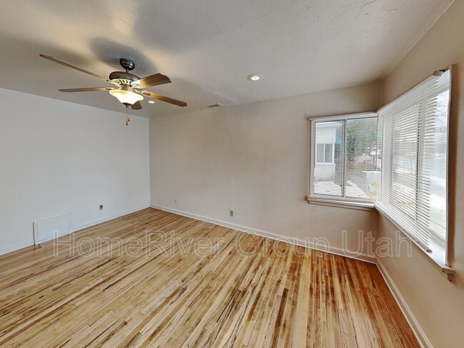 Building Photo - 1129 Ramona Ave