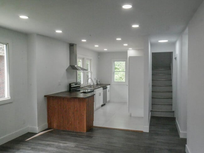 Building Photo - 12725 Kentucky St