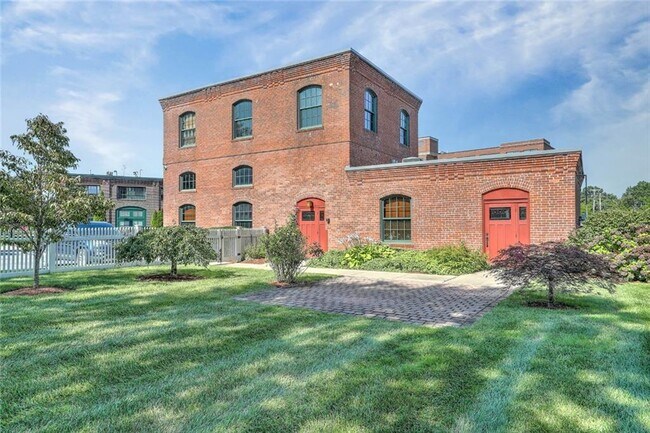 Building Photo - 20 Newman Ave