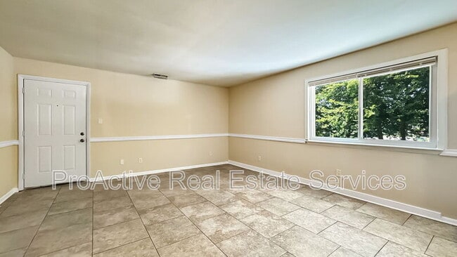 Building Photo - 312 Ashlawn Dr