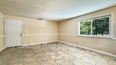 Building Photo - 312 Ashlawn Dr