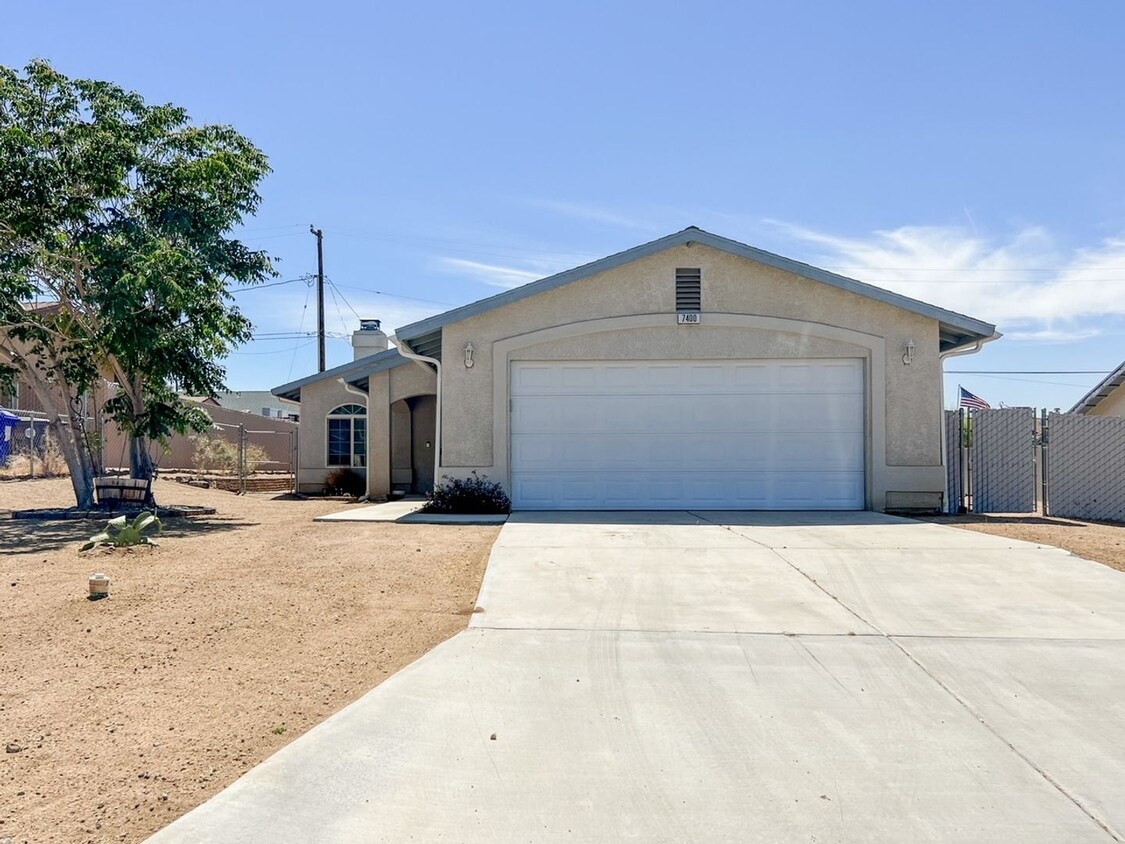 Foto principal - Wonderful 3 Bedroom 2 Bath in Yucca Valley