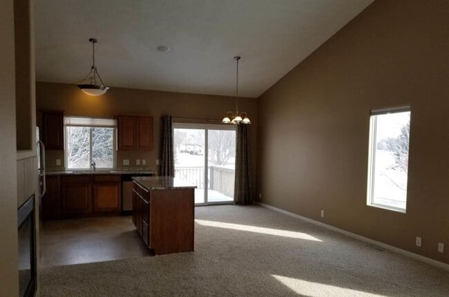 Foto del edificio - Beautiful 3 Bedroom, 3 Bathroom Townhouse!