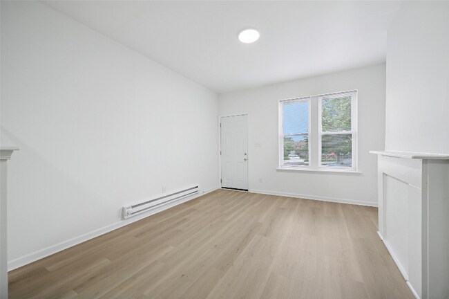 Building Photo - 887 N 46th St