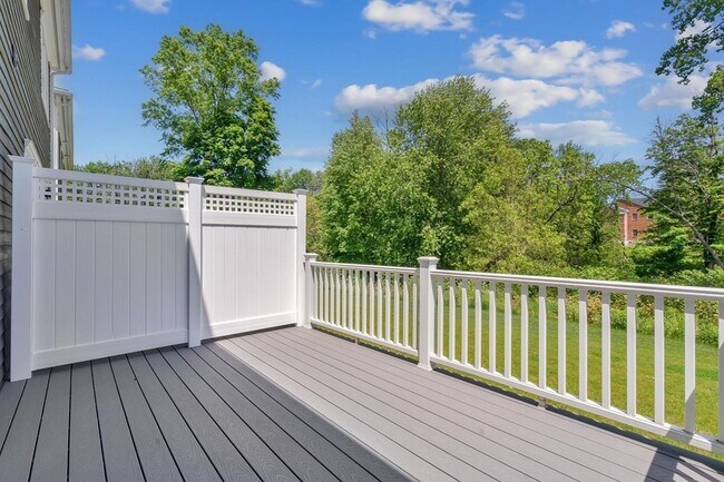 Building Photo - 204 Mountain Rd