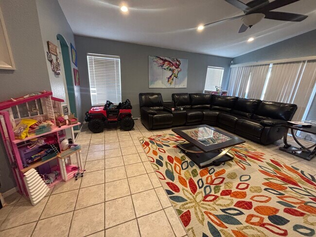 Building Photo - 848 N Cholla St