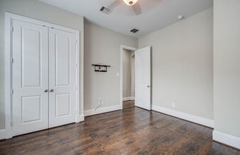 Building Photo - 11023 Acorn Falls Dr
