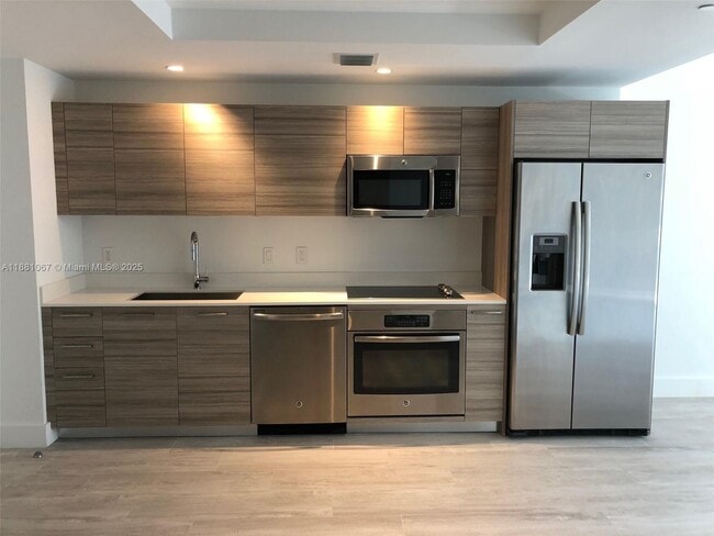 Foto del edificio - 121 NE 34th St