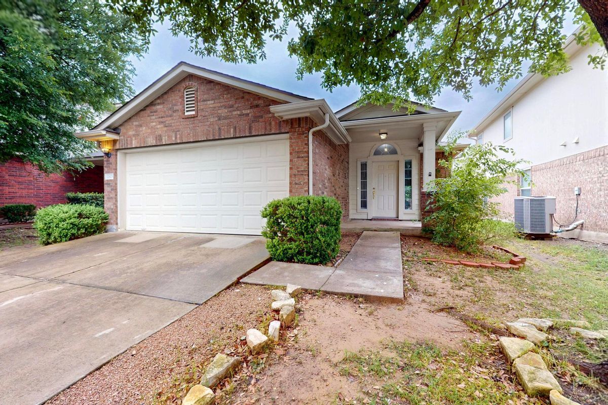 Foto principal - 12825 Dwight Eisenhower St