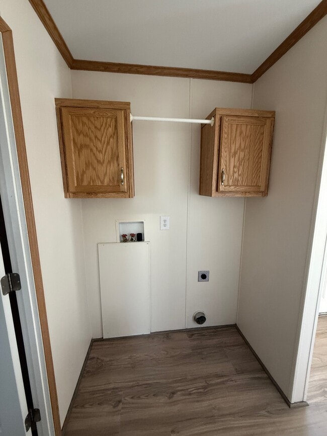 Building Photo - 48 Finch St