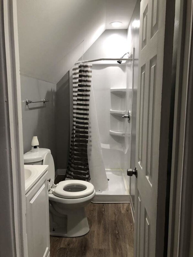 Building Photo - Charming 1BR 1BA Apartment In East Liberty!