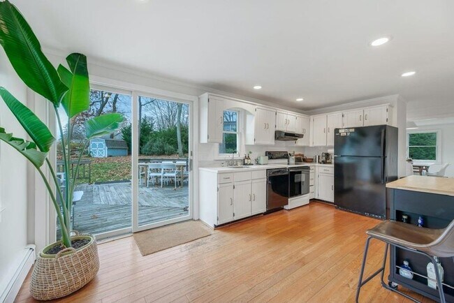 Foto del edificio - 480 N Bayview Rd