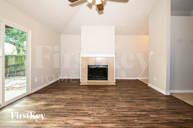 Foto del edificio - 4022 Rustic Trail