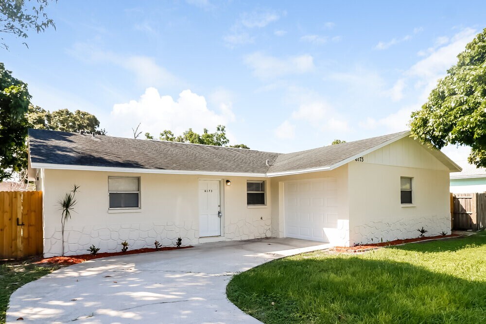 Foto principal - 6173 71st St N