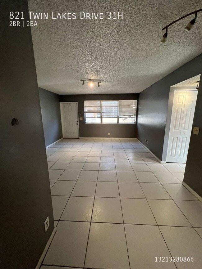 Photo - 821 Twin Lakes Drive 31H- House