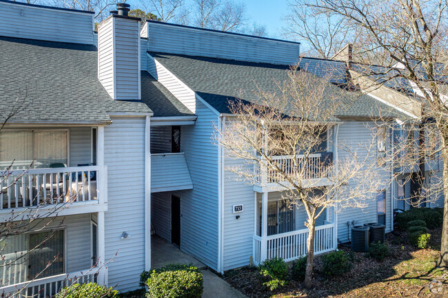 Building Photo - The Landing on Farmhurst