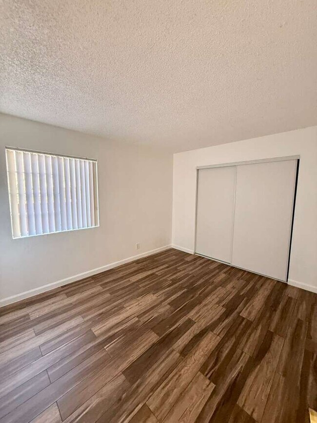 Foto del edificio - 38308 Division St