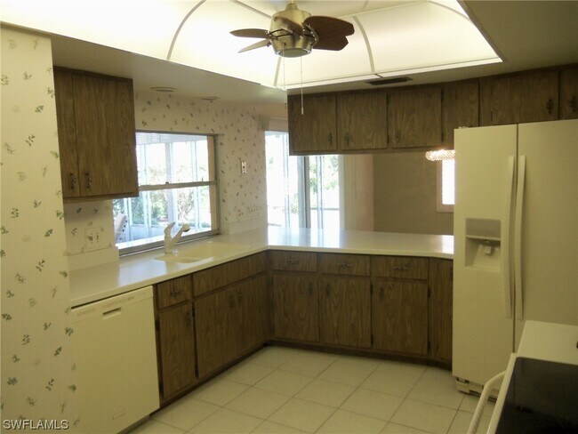 Foto del edificio - 24701 Paradise Rd