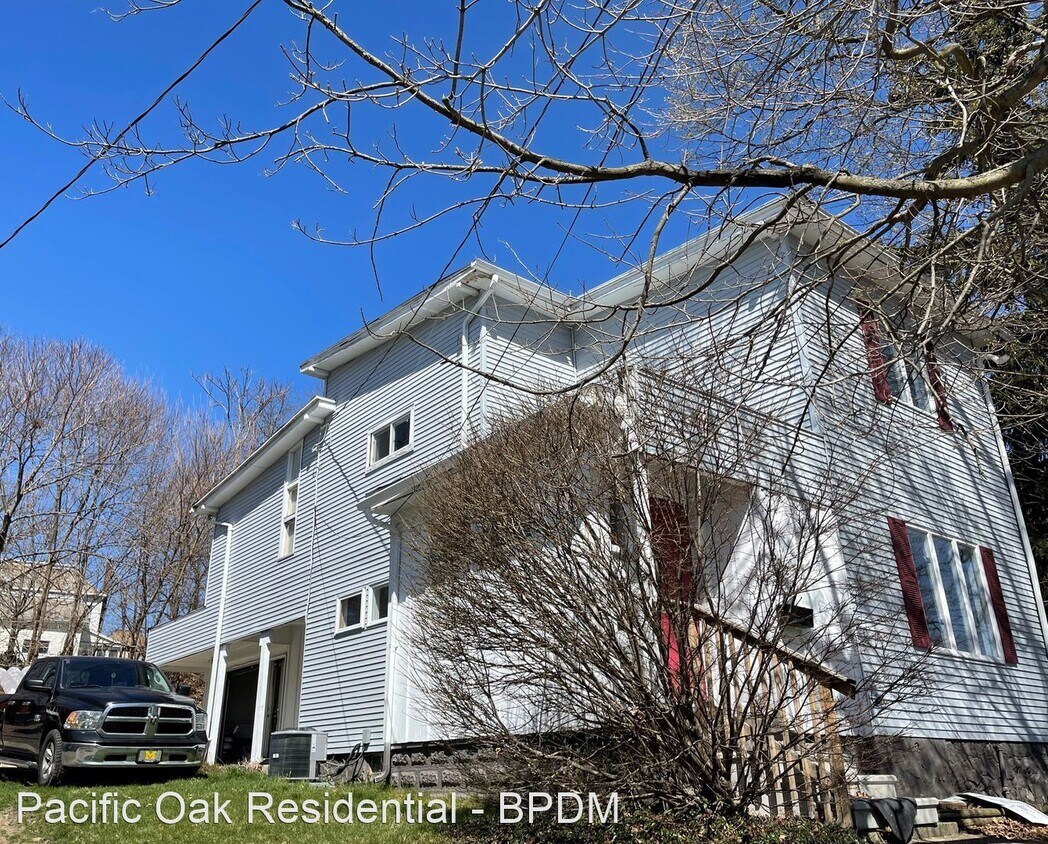 3 br, 1.5 bath House 602 E Tipton St House Rental in Huntington, IN