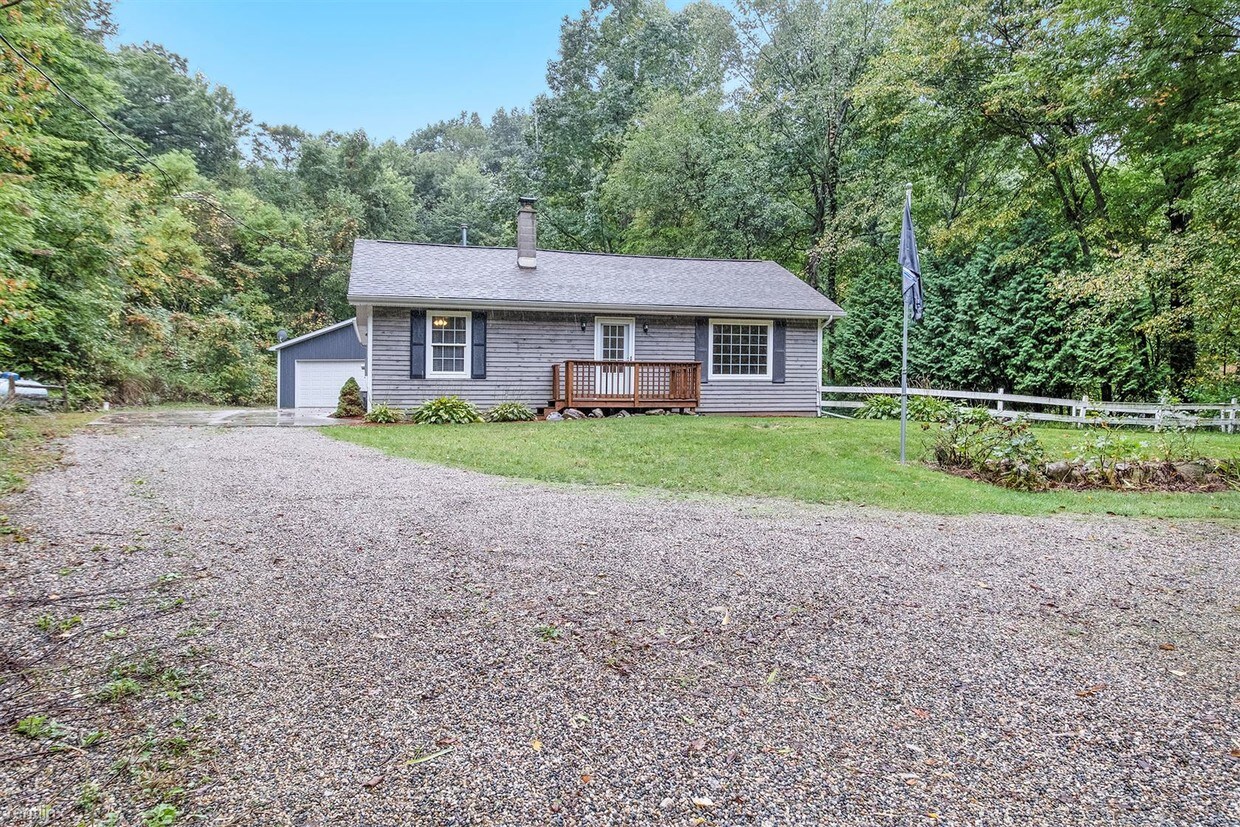 Primary Photo - 2 br, 1.5 bath House - 32 Pine Rd