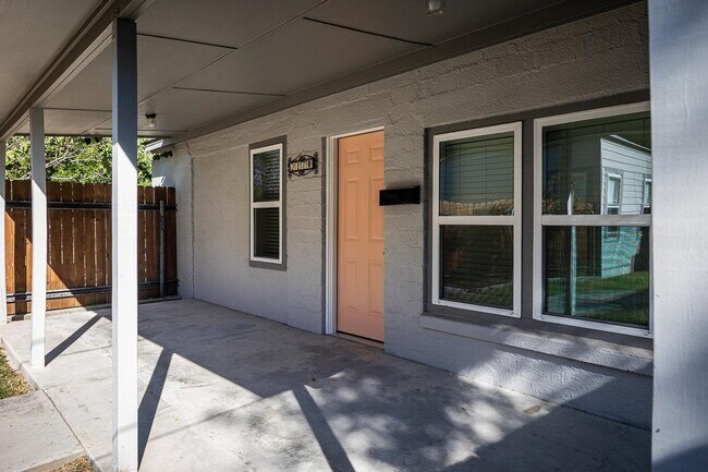 Foto del edificio - 217 W Duke St