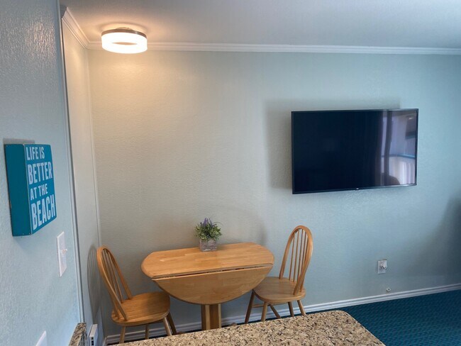 Building Photo - 6102 Seawall Blvd