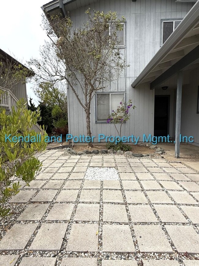 Building Photo - Charming 3-Bedroom Beach House with Ocean ...