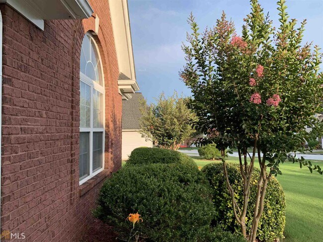 Building Photo - 3310 Wellbrook Dr