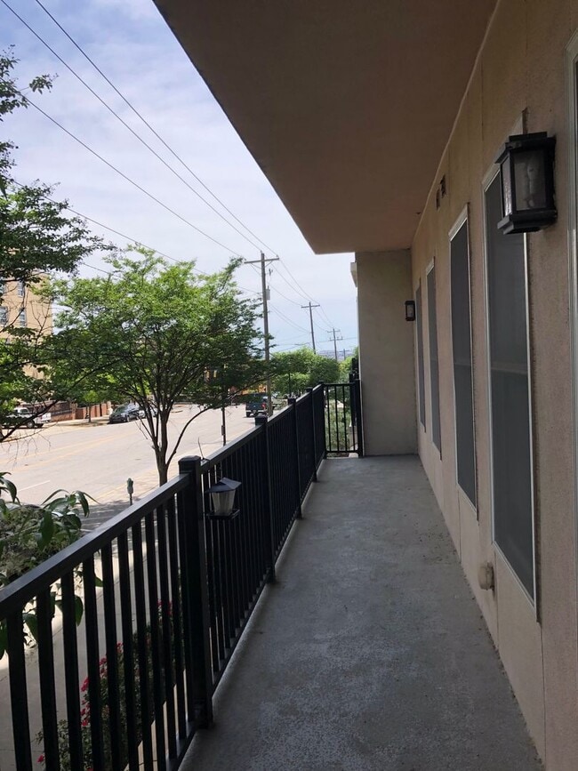 Building Photo - Luxury 2 Bedroom 2 Bath Near USC