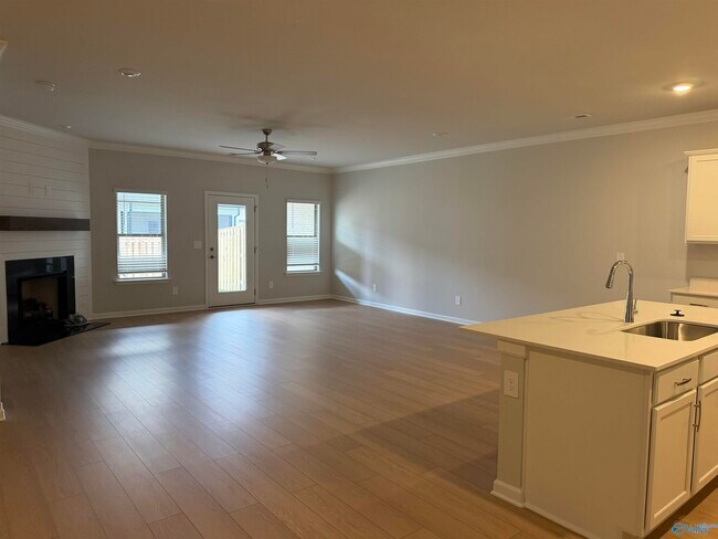 Foto del edificio - 6061 Gardner Maples Dr SE