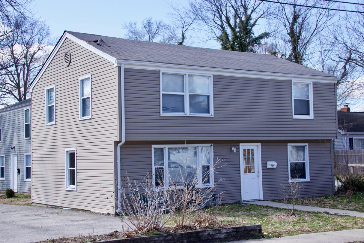 Primary Photo - 706 S James St