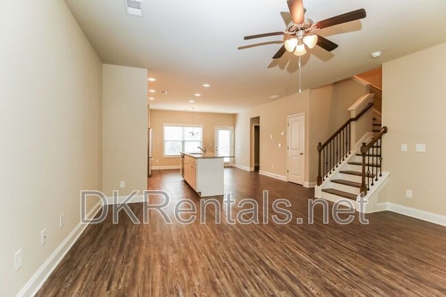 Building Photo - 245 Orchard Dr