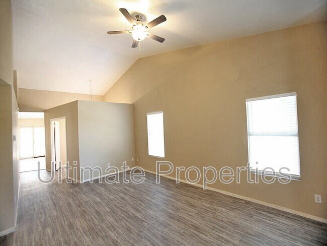 Photo - 9903 N 77th Ave House