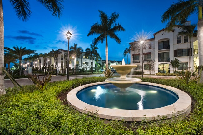 Casa Vera ofrece apartamentos amplios y de lujo con excelentes comodidades y una ubicación justo al oeste de Kendall. - Casa Vera