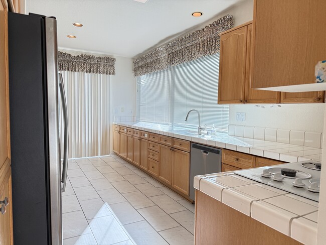 Building Photo - 1032 Feather Cir
