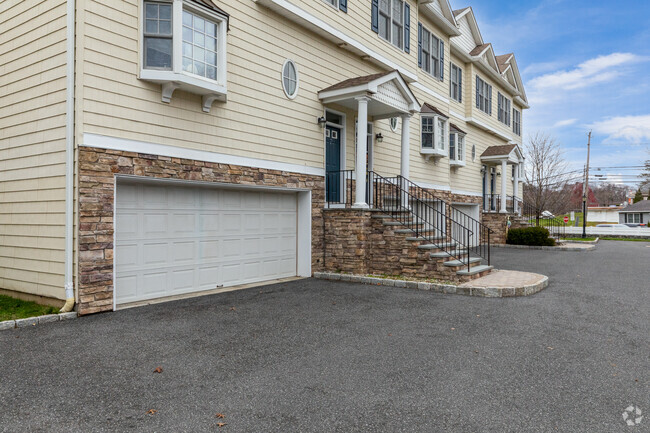 Foto del edificio - Lakeside Townhomes