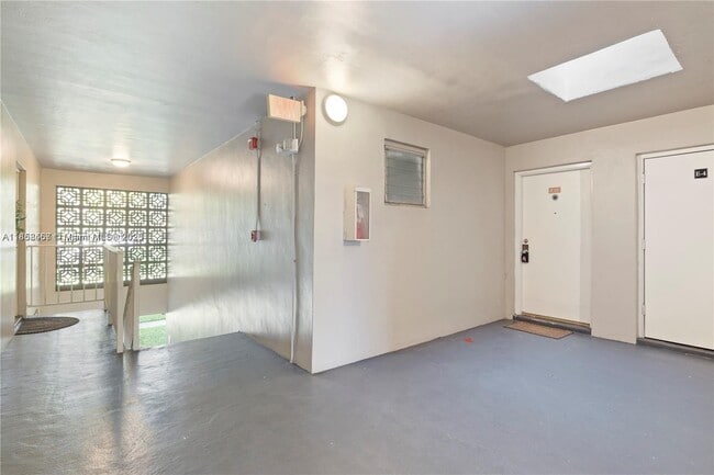 Building Photo - 6530 Lake Patricia Dr