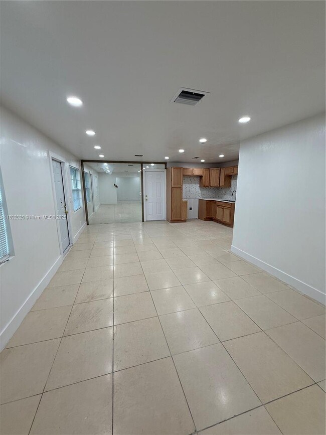 Foto del edificio - 1600 W 14th St