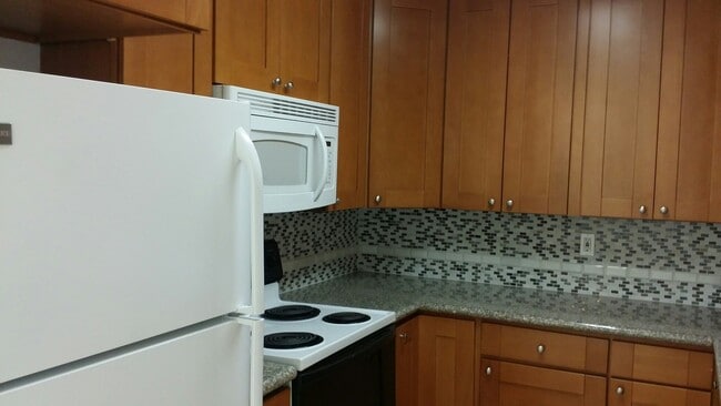 Building Photo - UTC Duplex 1475 Sq Ft 3 bedroom 1.5 ba woo...