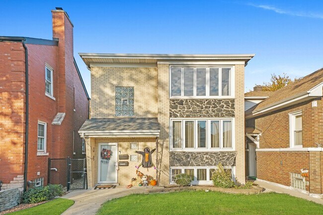 Building Photo - 6226 S Parkside Ave