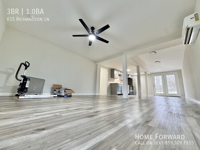 Building Photo - 615 Richardson Ln