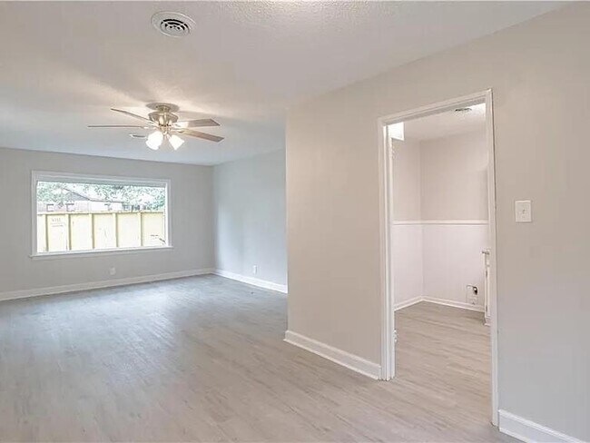 Foto del edificio - 2403 S Octavia Dr