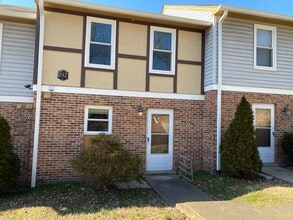 Building Photo - 282 McGavock Pk