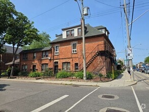 Building Photo - Property Name