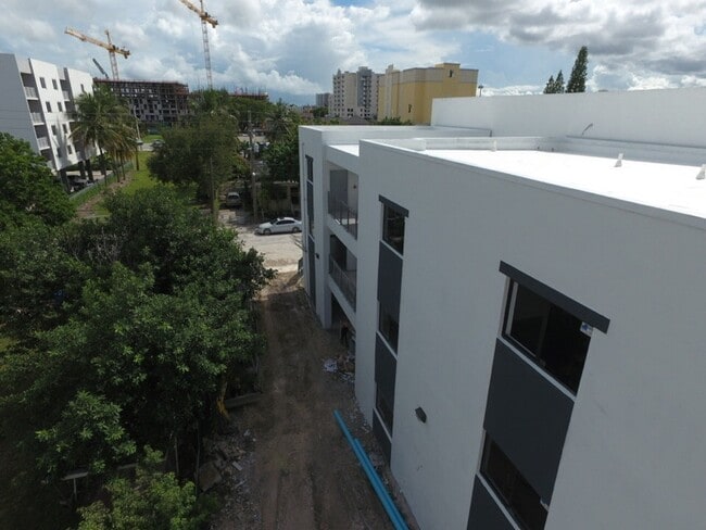 Building Photo - Avenu Heights