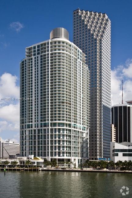 Building Photo - 300 S Biscayne Blvd